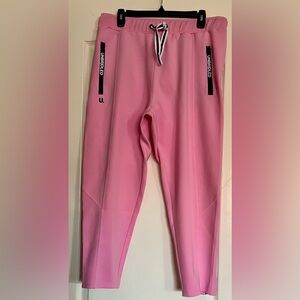 UNBRIDLED ATHLETIC PANTS
SIZE XL
EXCELLENT CONDITION NEVER WORN
